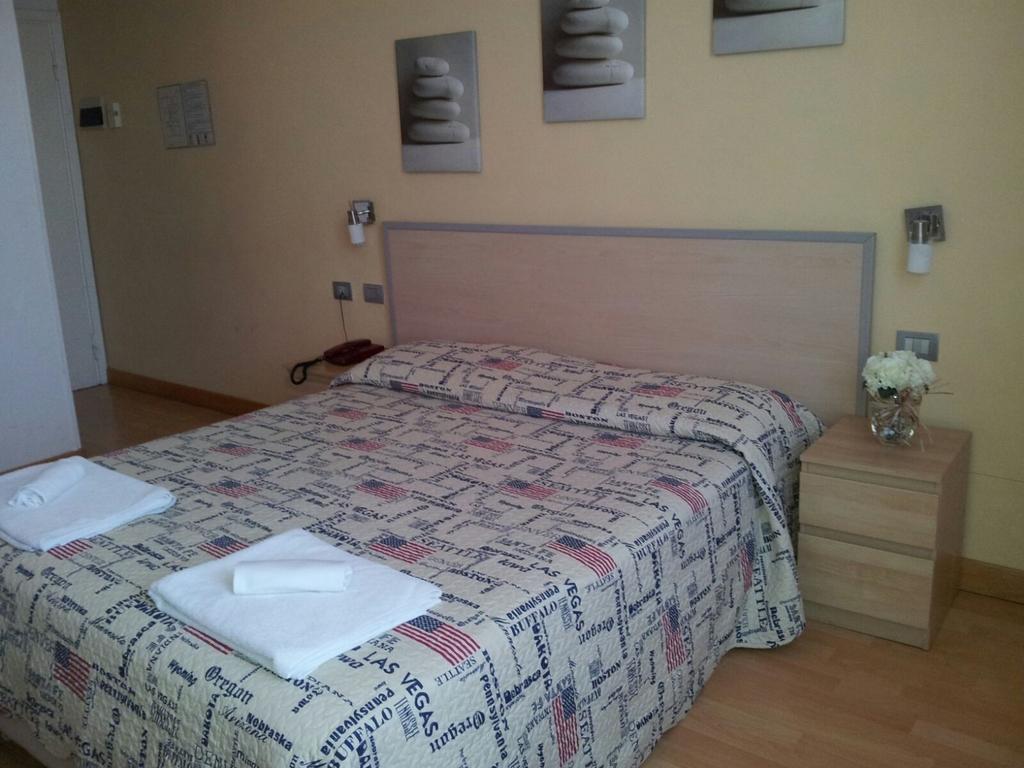 Hotel Butterfly Montecatini Terme Habitación foto