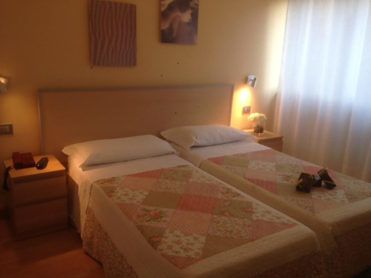 Hotel Butterfly Montecatini Terme Exterior foto